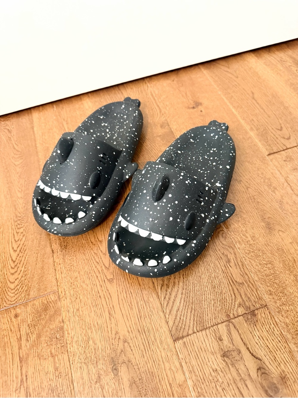 Shark slides sandals big boys size 7 black speckle pool beach sandal